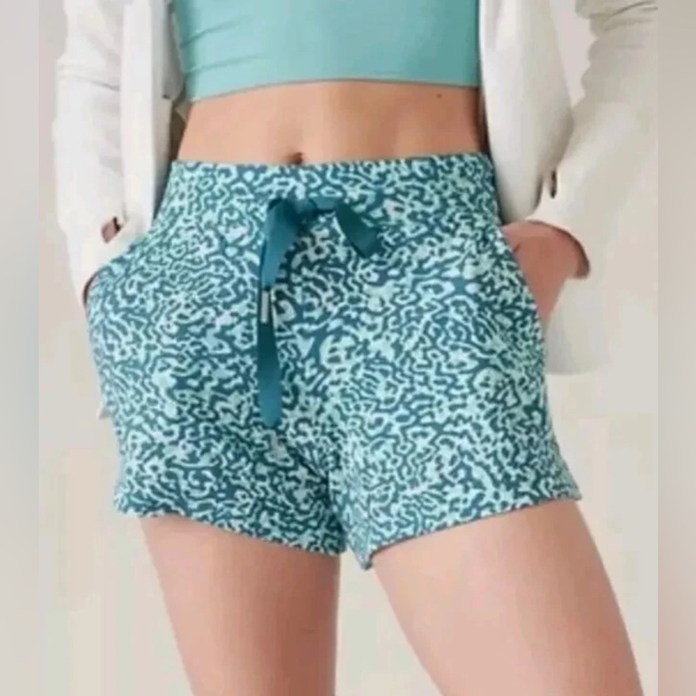 NWT ATHLETA Balance 4 Shortie Women’s Shorts - Size Large / L